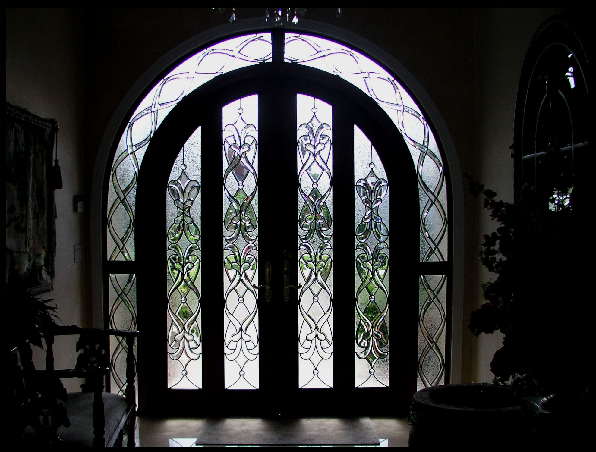 Entryway with clear, clear bevels, and clear textured glass in a Traditional style.